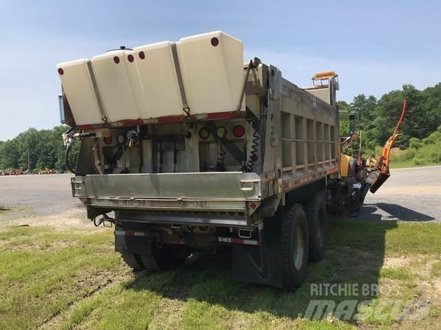 Mack 700 Lemiesze i pługi śnieżne