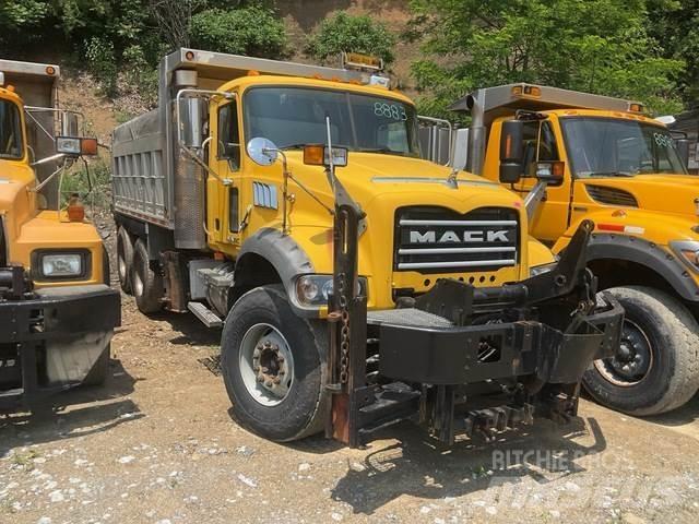 Mack 700 Lemiesze i pługi śnieżne