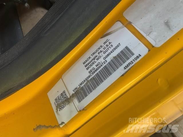 Mack 700 Lemiesze i pługi śnieżne