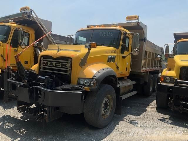 Mack 700 Lemiesze i pługi śnieżne