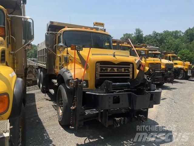 Mack 700 Lemiesze i pługi śnieżne