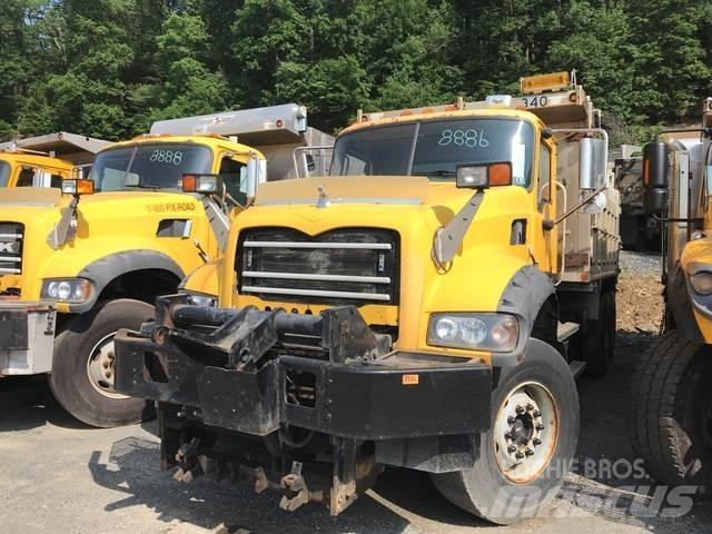 Mack 700 Lemiesze i pługi śnieżne
