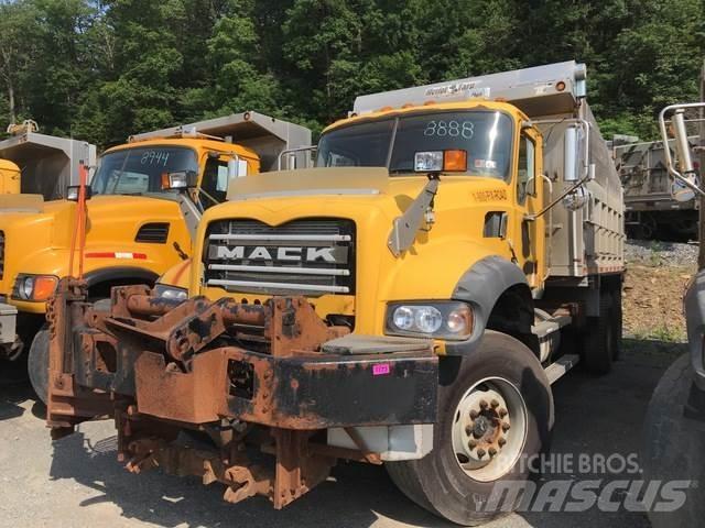 Mack 700 Lemiesze i pługi śnieżne