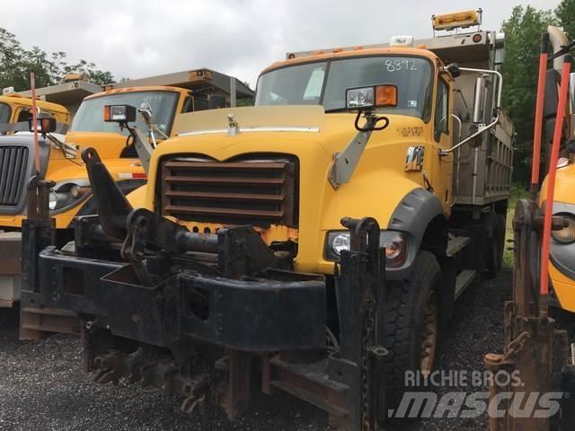 Mack 700 Lemiesze i pługi śnieżne