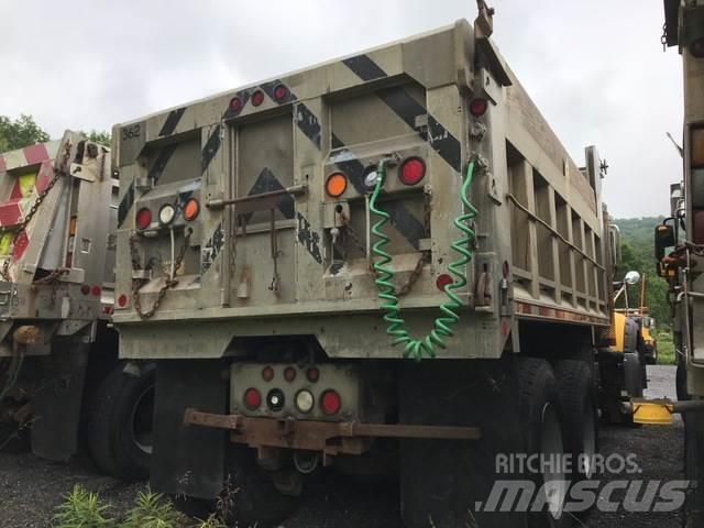 Mack 700 Lemiesze i pługi śnieżne