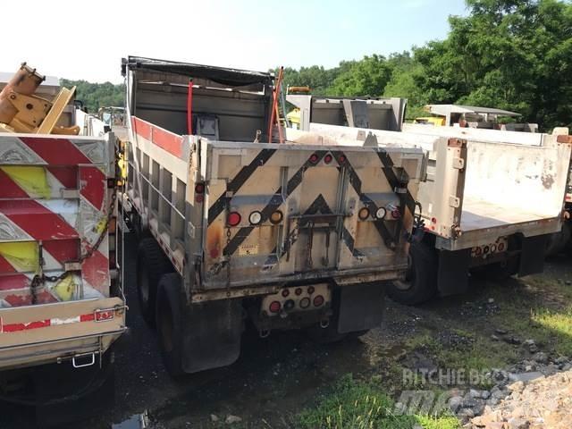 Mack 700 Lemiesze i pługi śnieżne