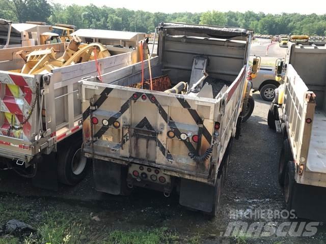Mack 700 Lemiesze i pługi śnieżne