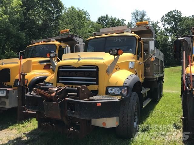 Mack 700 Lemiesze i pługi śnieżne