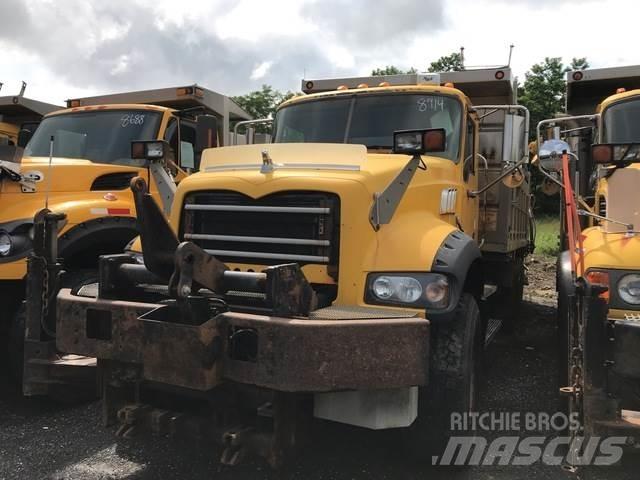 Mack 700 Lemiesze i pługi śnieżne