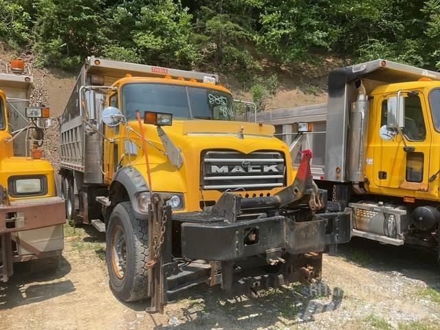 Mack 700 Lemiesze i pługi śnieżne