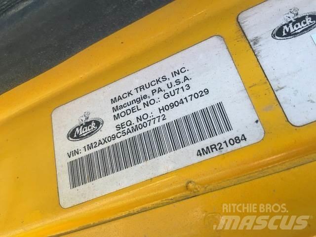 Mack 700 Lemiesze i pługi śnieżne