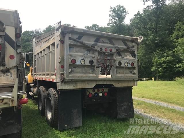 Mack 700 Lemiesze i pługi śnieżne