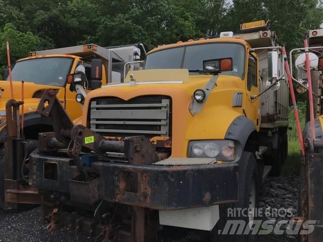 Mack 700 Lemiesze i pługi śnieżne