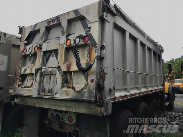 Mack 700 Lemiesze i pługi śnieżne
