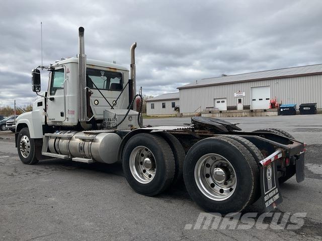 Mack CHU613 Ciągniki siodłowe