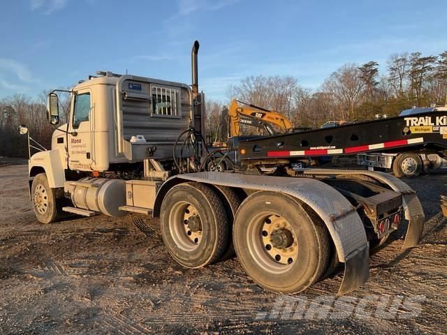 Mack CHU613 Ciągniki siodłowe