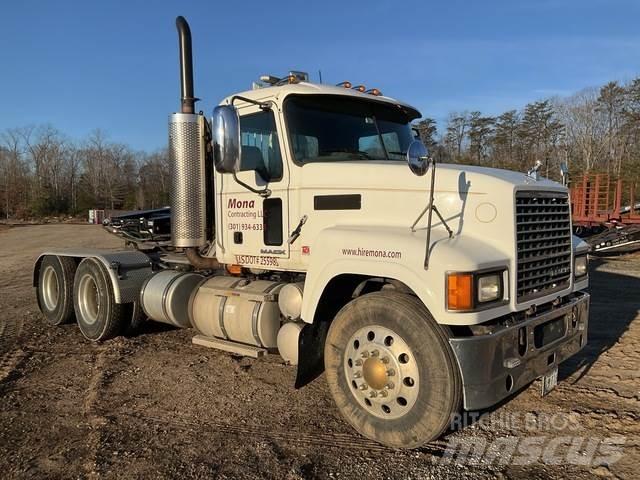 Mack CHU613 Ciągniki siodłowe
