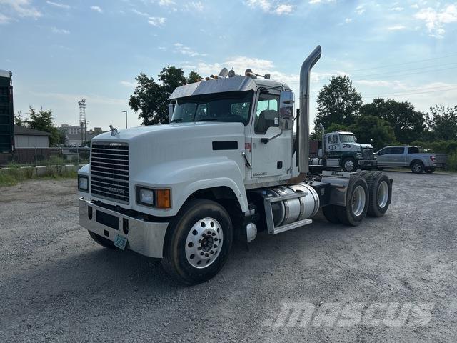 Mack CHU613 Ciągniki siodłowe