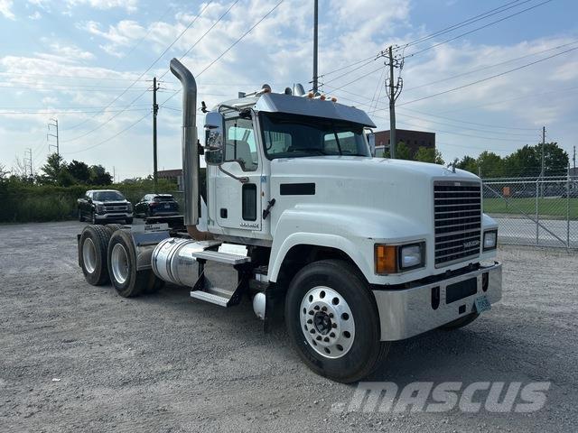 Mack CHU613 Ciągniki siodłowe