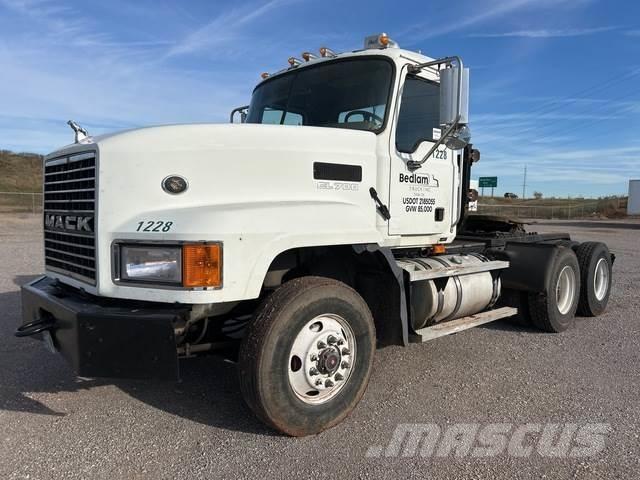 Mack CL733 Ciągniki siodłowe