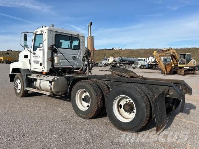 Mack CL733 Ciągniki siodłowe