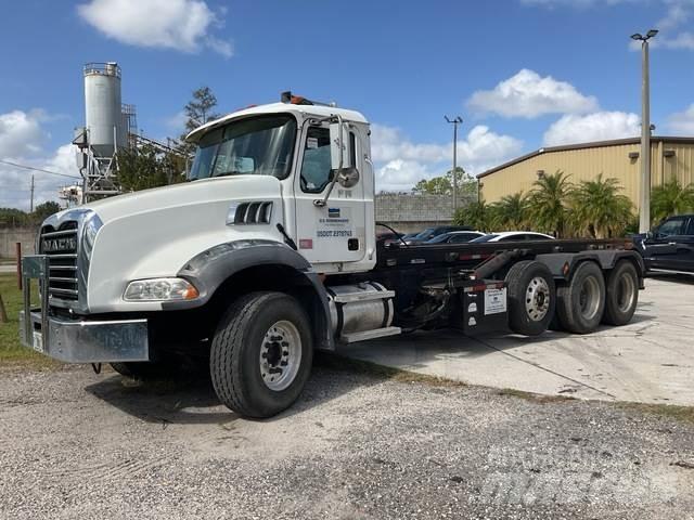 Mack CT713 Bramowce
