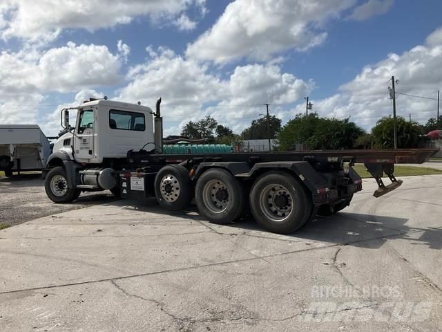 Mack CT713 Bramowce