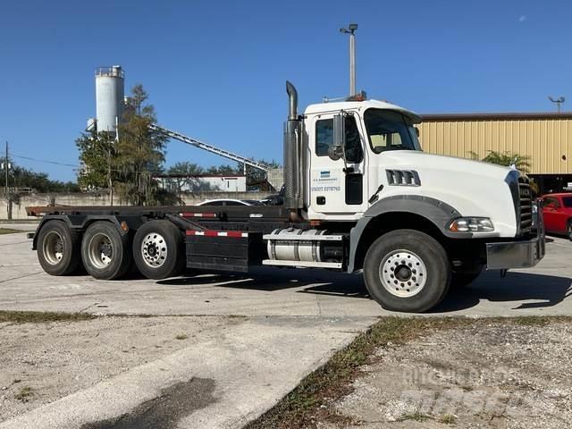 Mack CT713 Bramowce