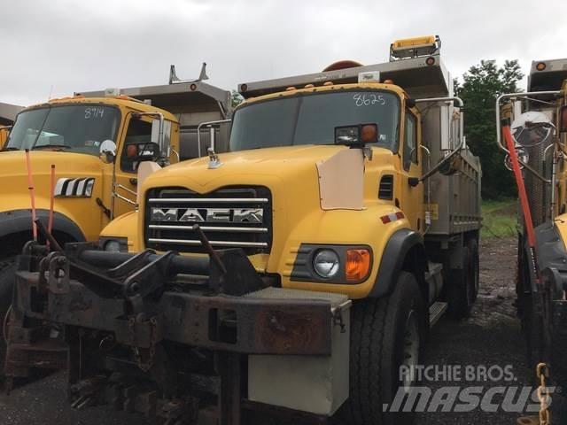 Mack CV700 Lemiesze i pługi śnieżne