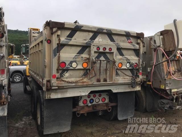 Mack CV700 Lemiesze i pługi śnieżne