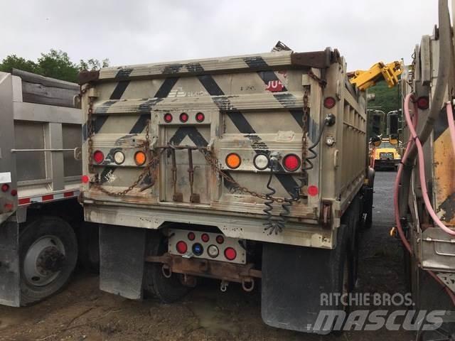 Mack CV700 Lemiesze i pługi śnieżne