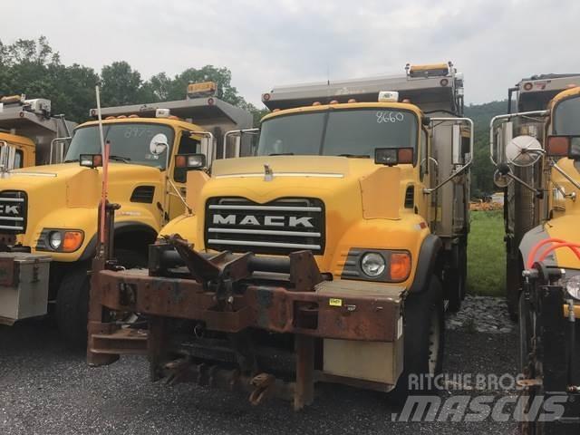 Mack CV700 Lemiesze i pługi śnieżne