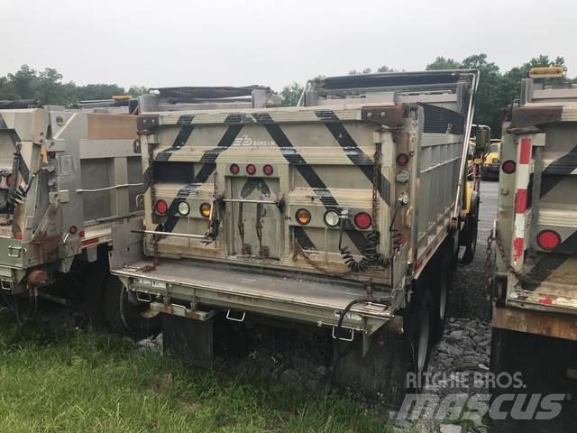 Mack CV700 Lemiesze i pługi śnieżne