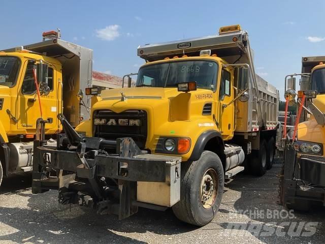 Mack CV700 Lemiesze i pługi śnieżne