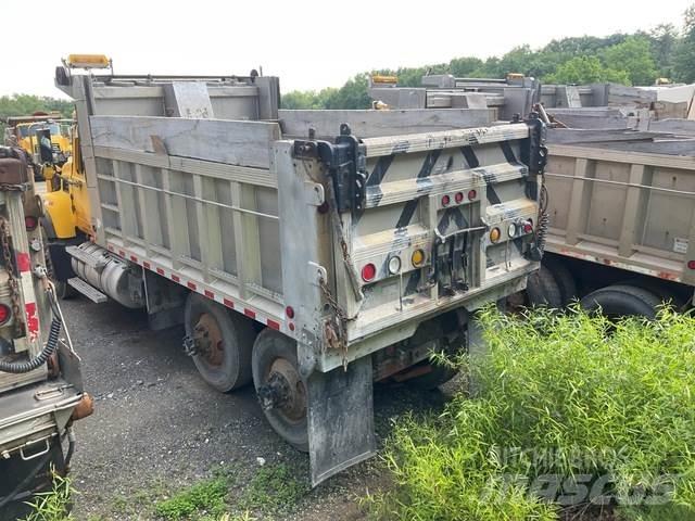 Mack CV700 Lemiesze i pługi śnieżne