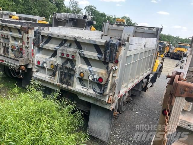 Mack CV700 Lemiesze i pługi śnieżne