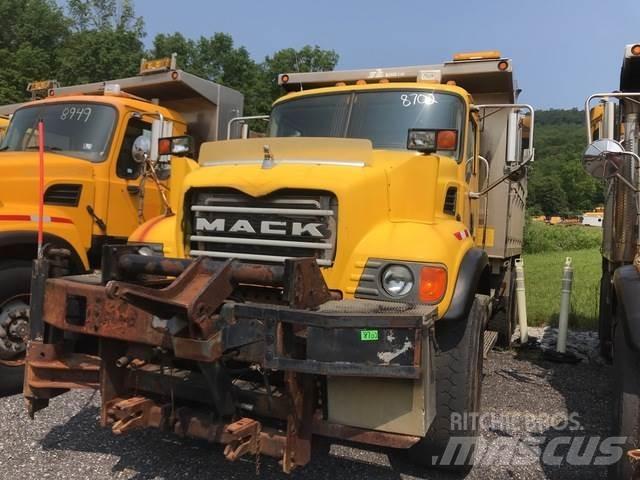 Mack CV700 Lemiesze i pługi śnieżne
