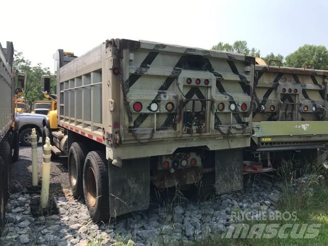 Mack CV700 Lemiesze i pługi śnieżne