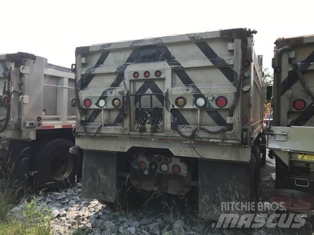 Mack CV700 Lemiesze i pługi śnieżne