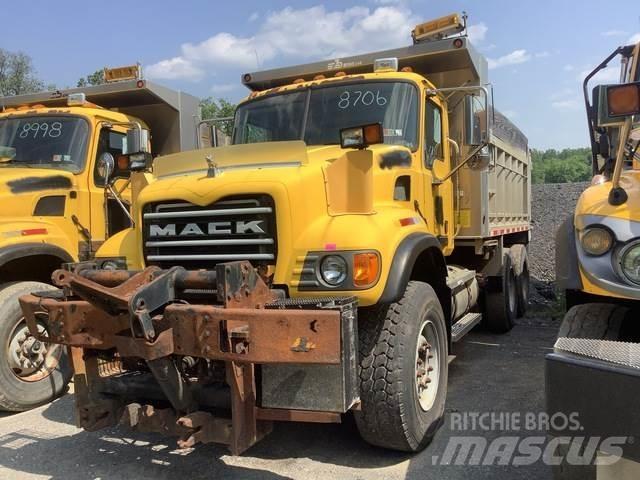 Mack CV700 Lemiesze i pługi śnieżne