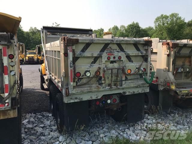 Mack CV700 Lemiesze i pługi śnieżne