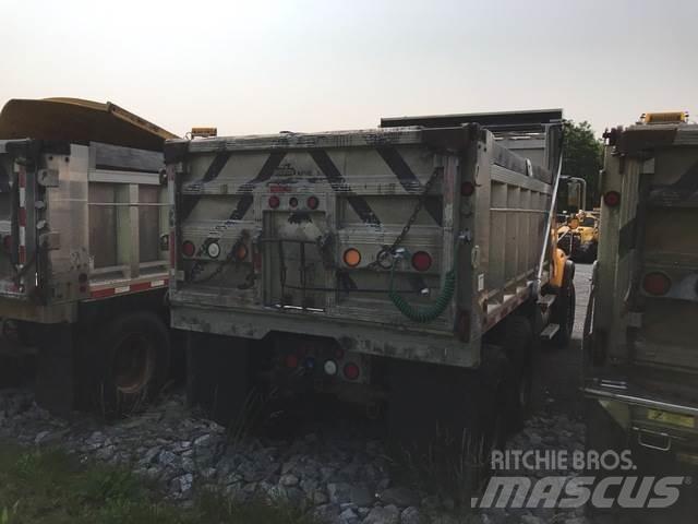 Mack CV700 Lemiesze i pługi śnieżne