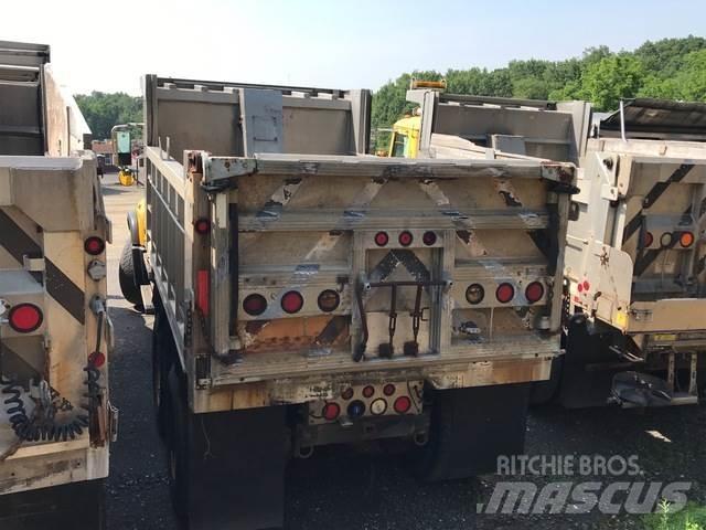 Mack CV700 Lemiesze i pługi śnieżne