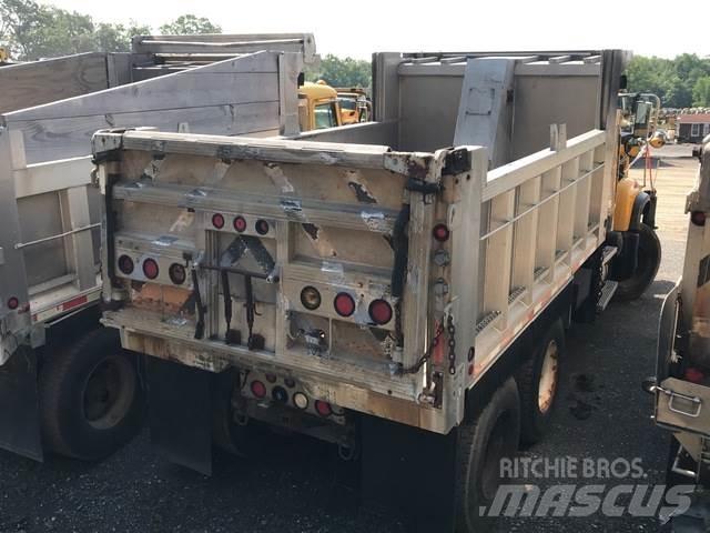 Mack CV700 Lemiesze i pługi śnieżne