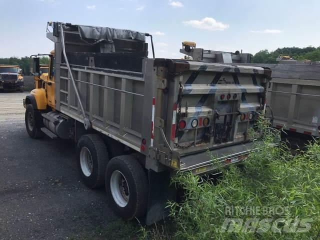 Mack CV700 Lemiesze i pługi śnieżne