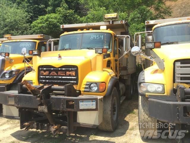 Mack CV700 Lemiesze i pługi śnieżne