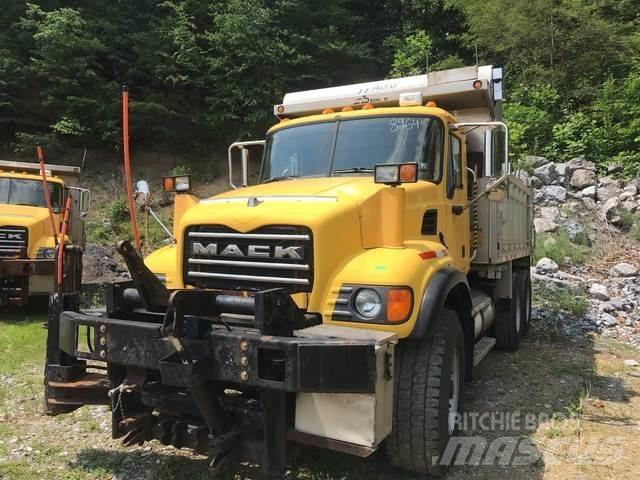 Mack CV700 Lemiesze i pługi śnieżne
