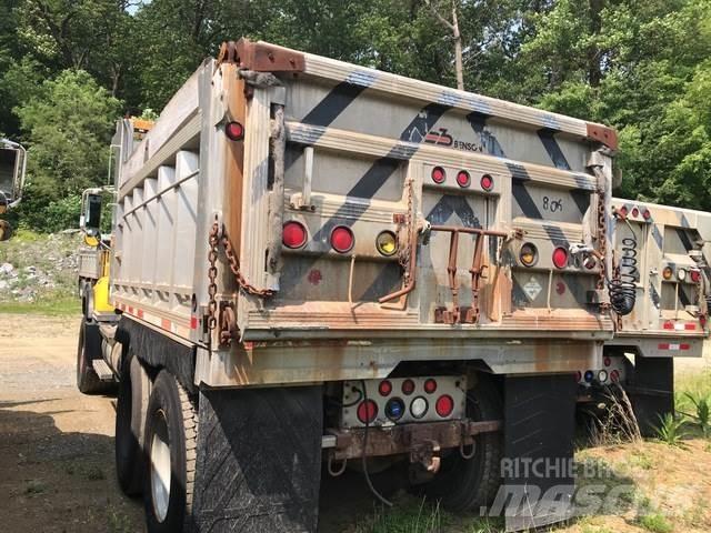 Mack CV700 Lemiesze i pługi śnieżne