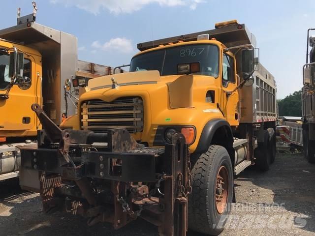 Mack CV700 Lemiesze i pługi śnieżne