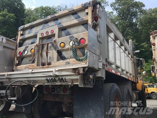 Mack CV700 Lemiesze i pługi śnieżne